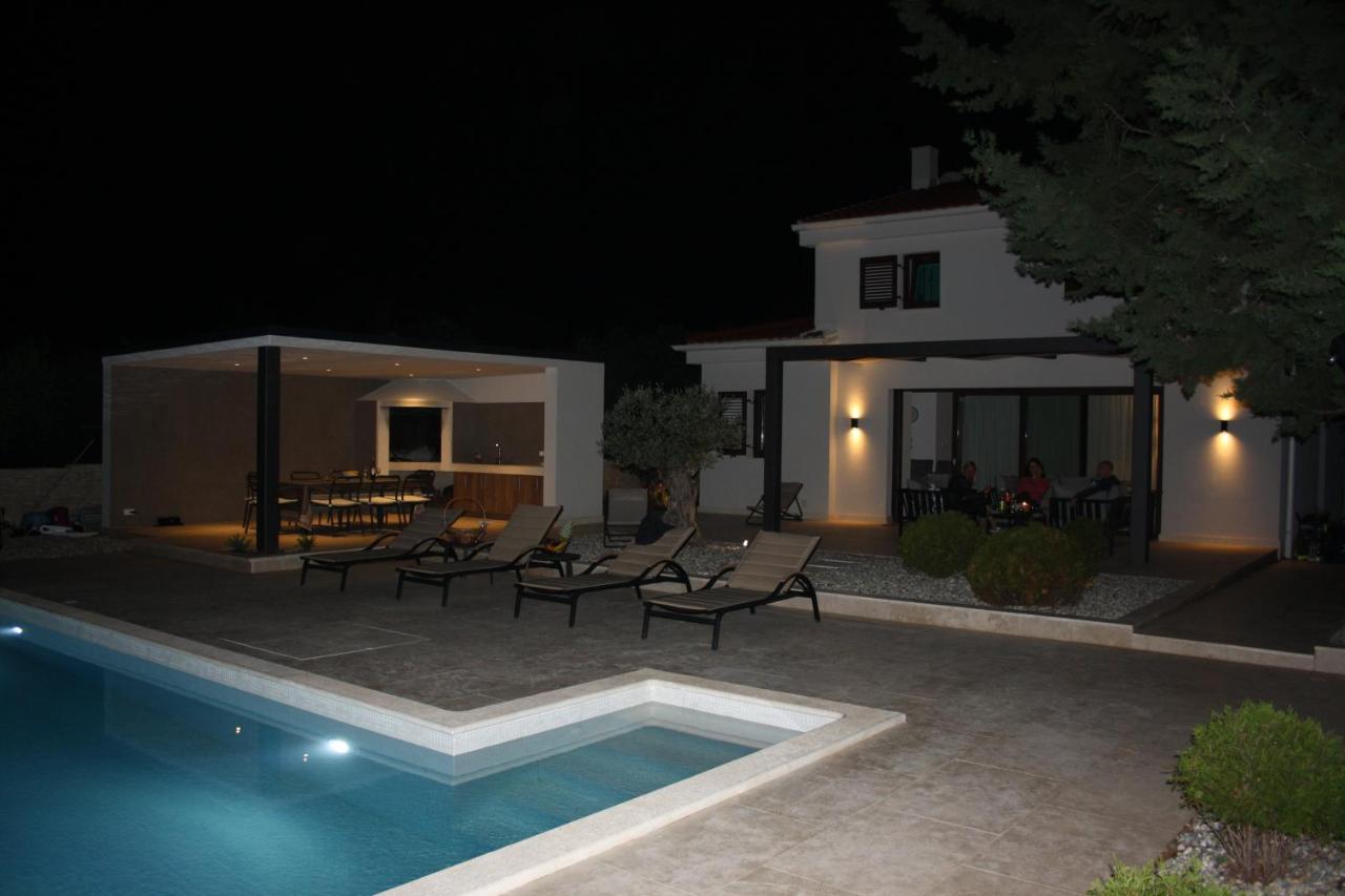 Villa Caprice - Krk Milohnici Exterior photo